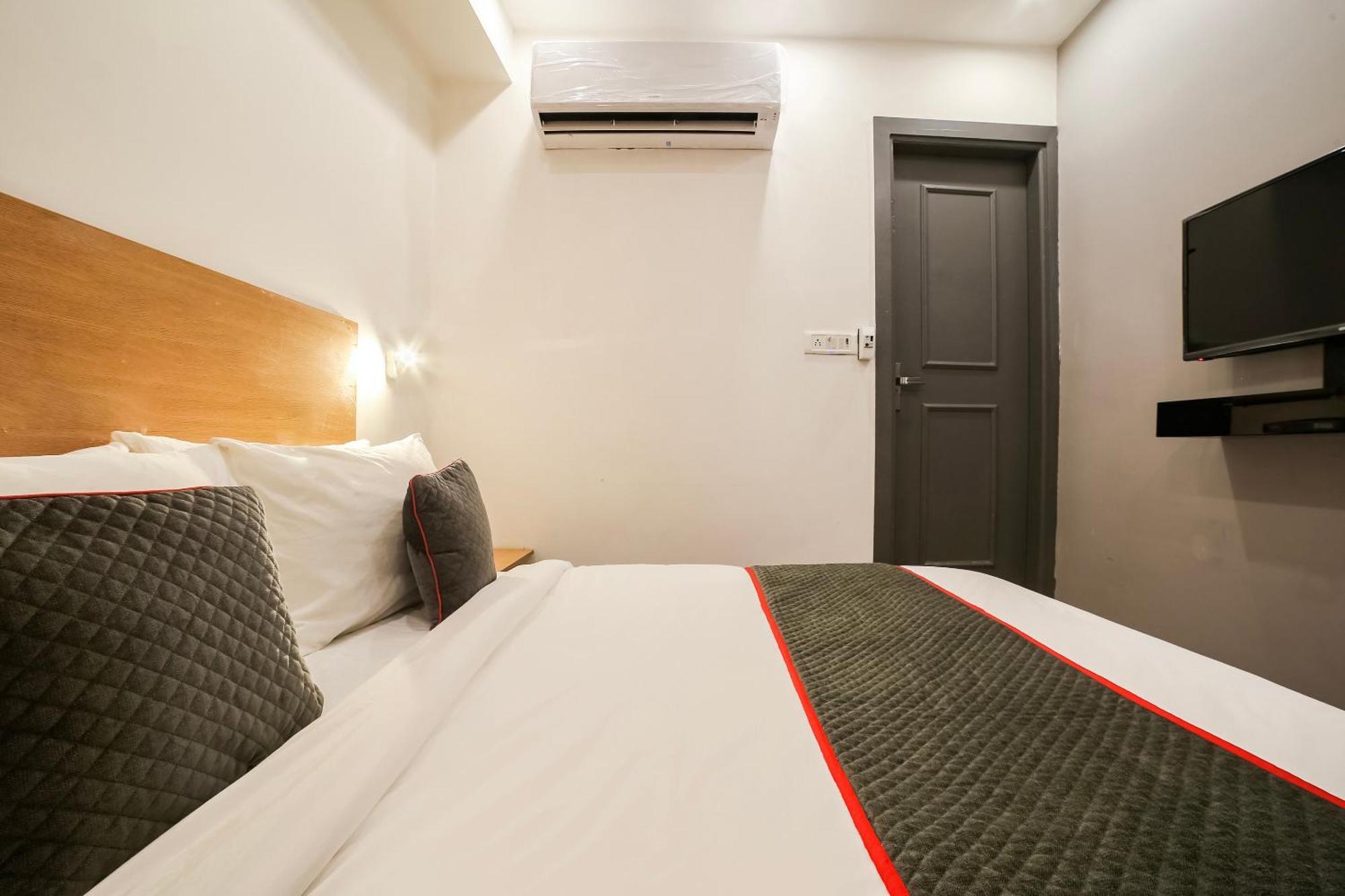 Super Hotel O Nawada Metro 德里 外观 照片